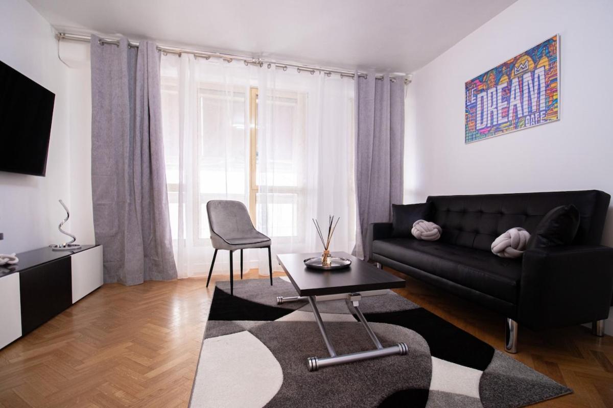 Stylish Escape In The Vibrant 11th Arrondissement Appartement Parijs